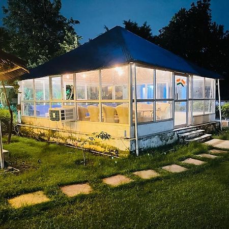 גרייטר נוידה Green Leaf Cafe And Home Stay מראה חיצוני תמונה