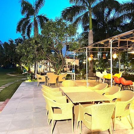 גרייטר נוידה Green Leaf Cafe And Home Stay מראה חיצוני תמונה