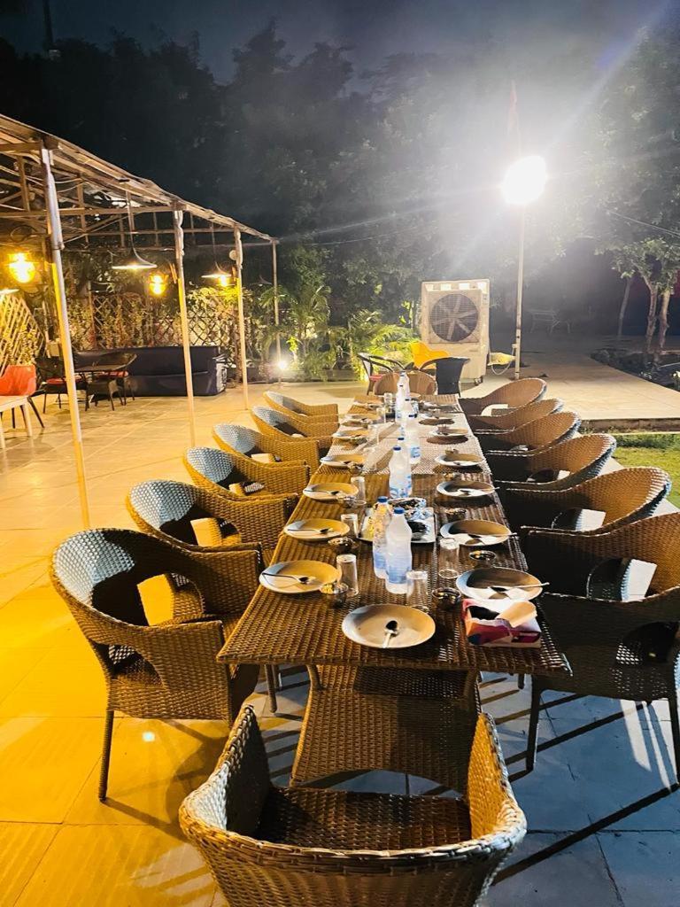 גרייטר נוידה Green Leaf Cafe And Home Stay מראה חיצוני תמונה